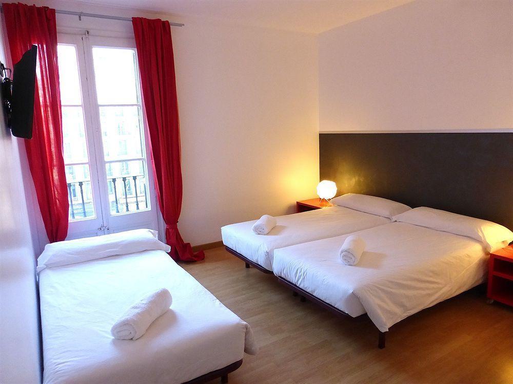 Super Balmes Guest House برشلونة المظهر الخارجي الصورة