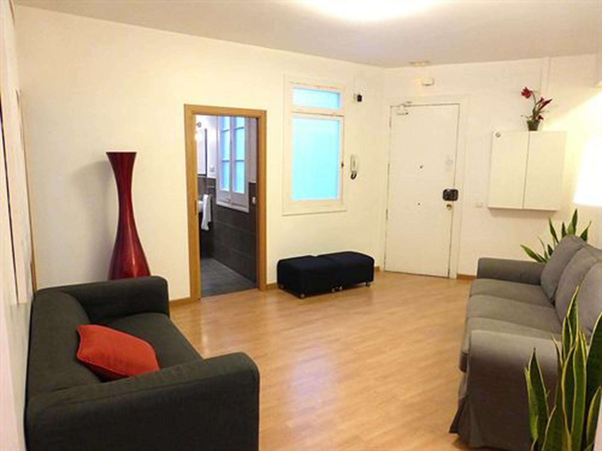 Super Balmes Guest House برشلونة المظهر الخارجي الصورة