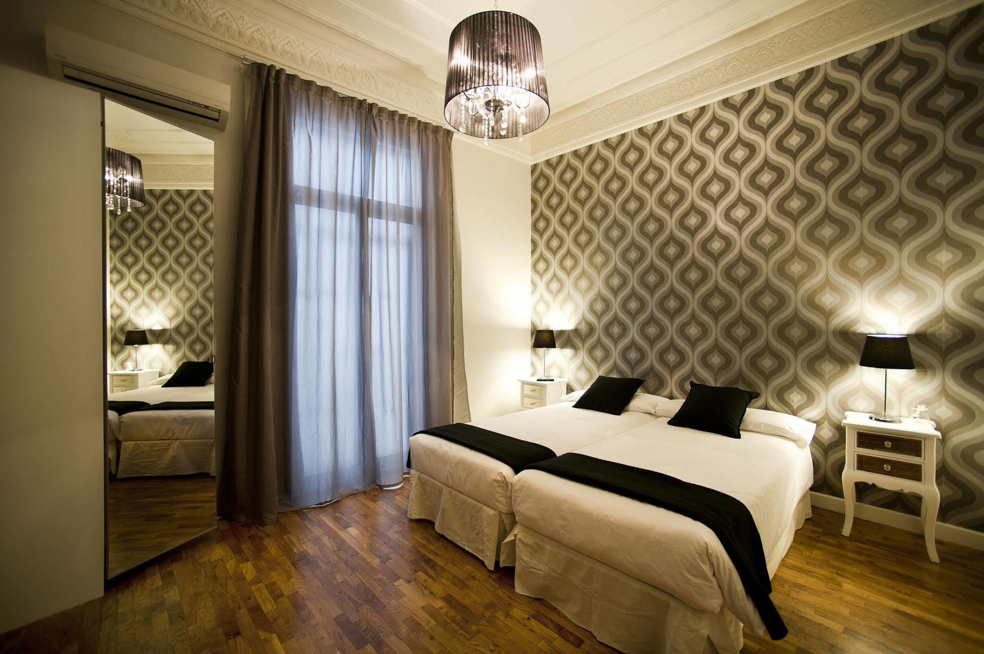 Super Balmes Guest House برشلونة المظهر الخارجي الصورة