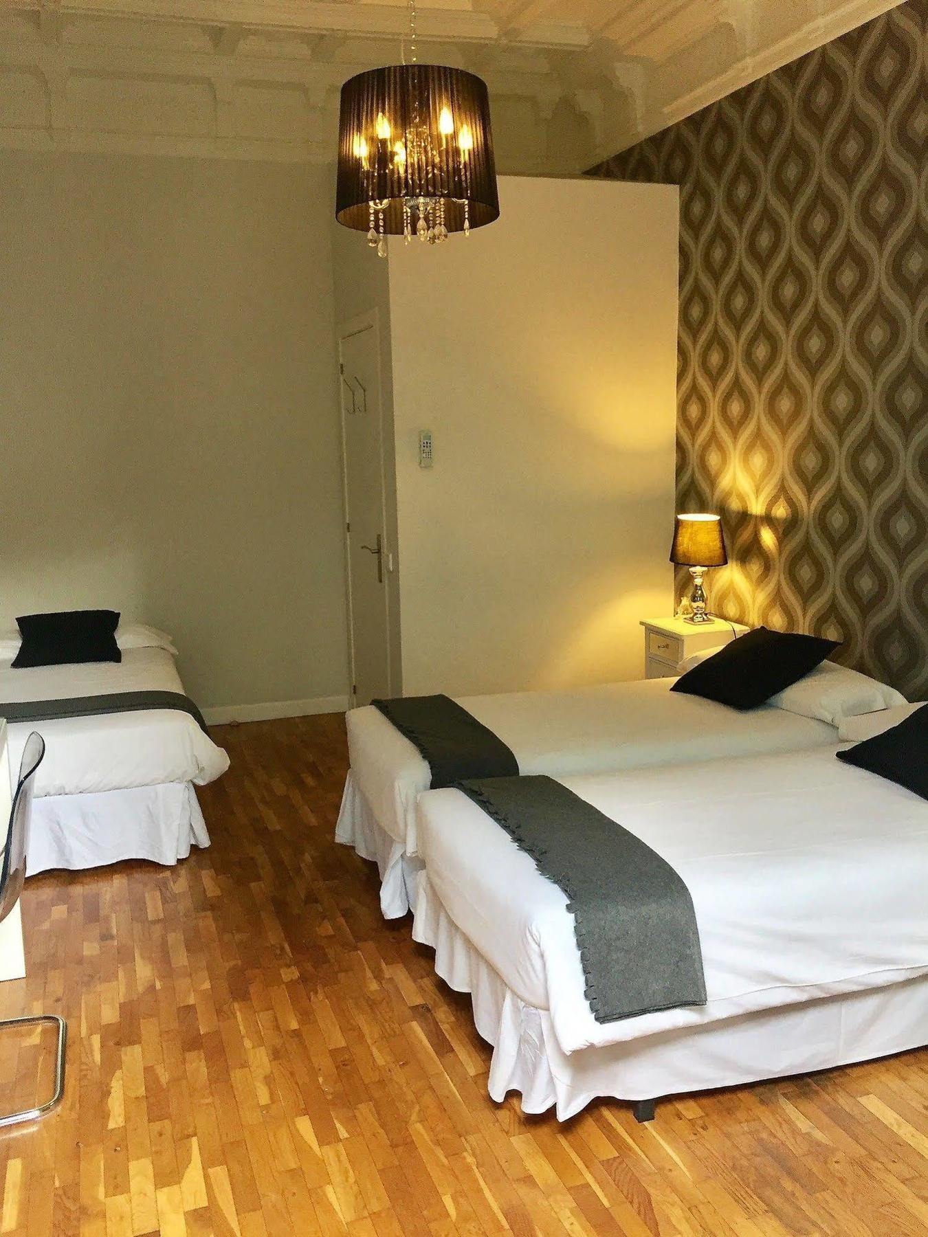 Super Balmes Guest House برشلونة المظهر الخارجي الصورة