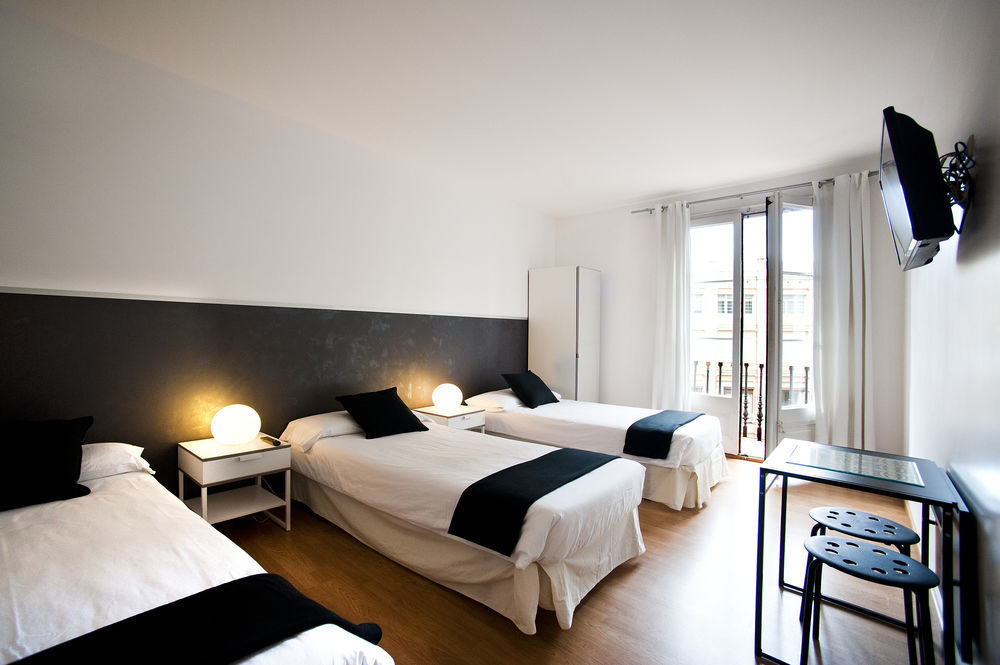 Super Balmes Guest House برشلونة المظهر الخارجي الصورة