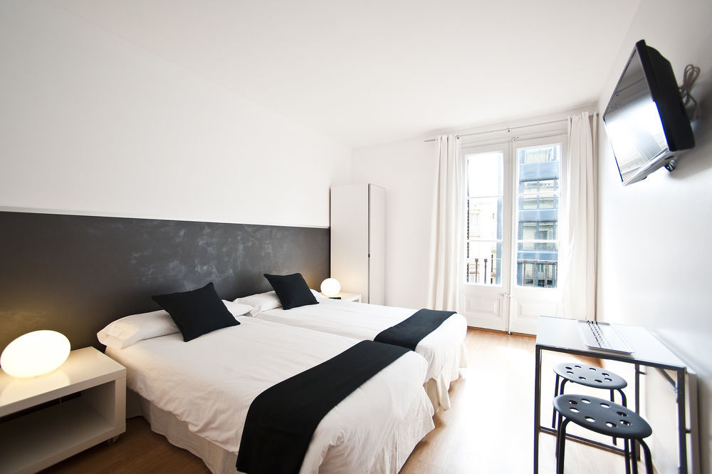 Super Balmes Guest House برشلونة المظهر الخارجي الصورة