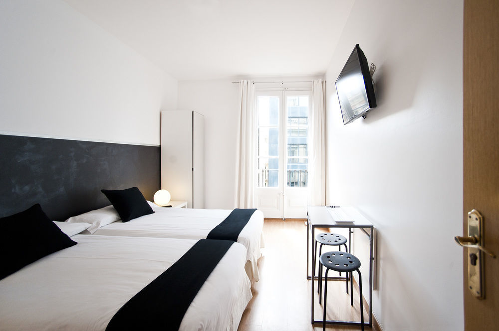Super Balmes Guest House برشلونة المظهر الخارجي الصورة